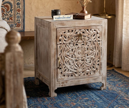 Vodrohome mango wood bedside table with one door and one drawer with distress finish – carved bedside with drawer 50x40x60cm S#053